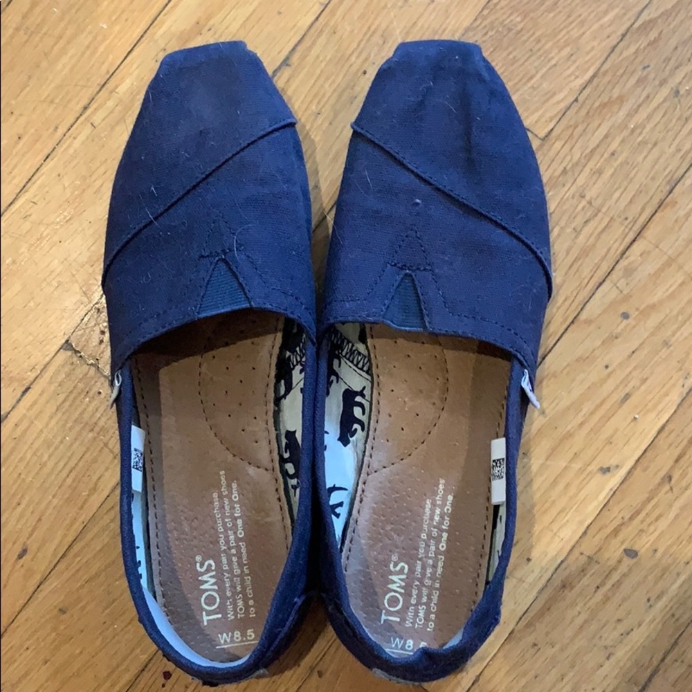 Navy toms